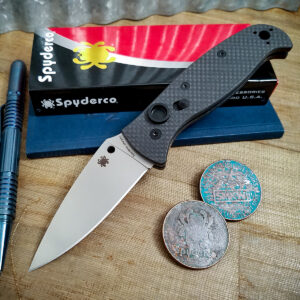 Carbon Fiber Spyderco Autonomy 2